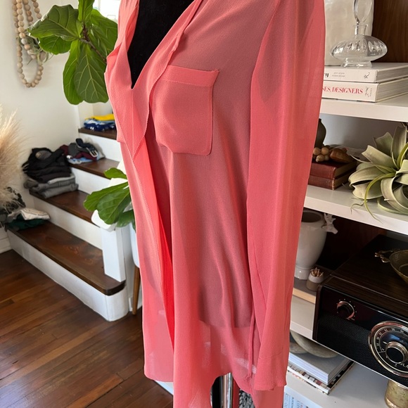 Aritzia Wilfred coral coloured blouse in xs - Picture 5 of 10